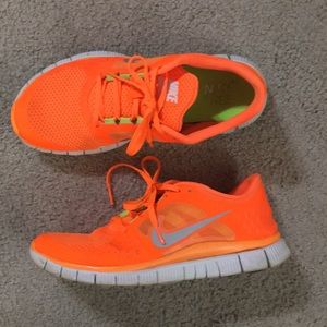 nike free run neon orange